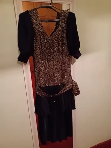Vestido de Festa com brilho tamanho P - Comprimento midi - em ótimo estado