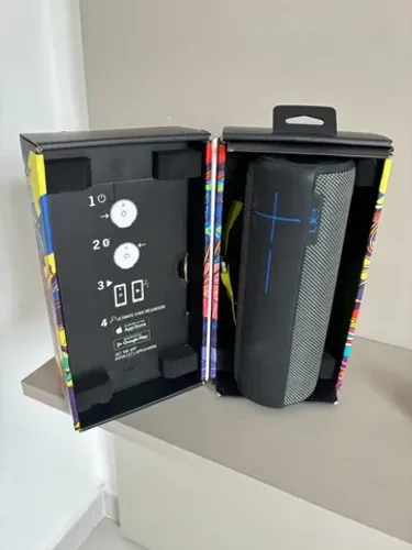 caixa de som portatil ue bomm a prova de agua excelente pra jet ski