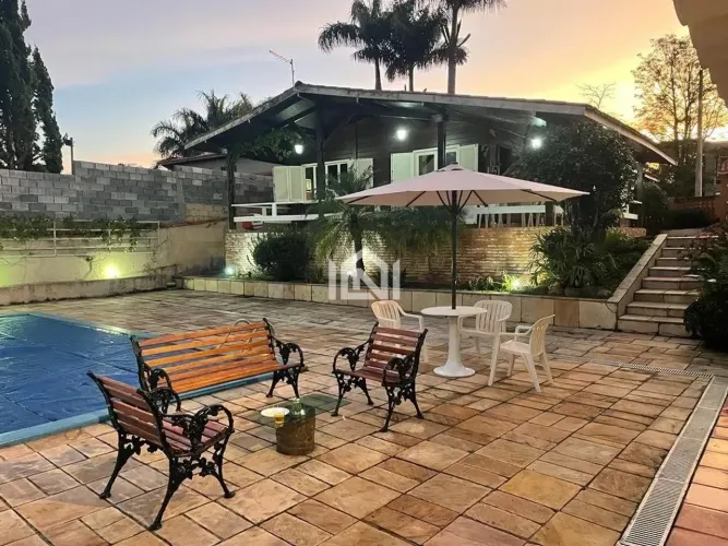 Casa à venda no condomínio Monte Catine
