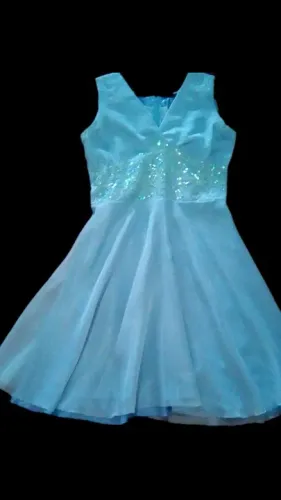 Vestido Midi de festa azul claro com detalhes em paetês