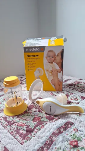 Bomba extratora manual Medela e Saco para armazenar leite