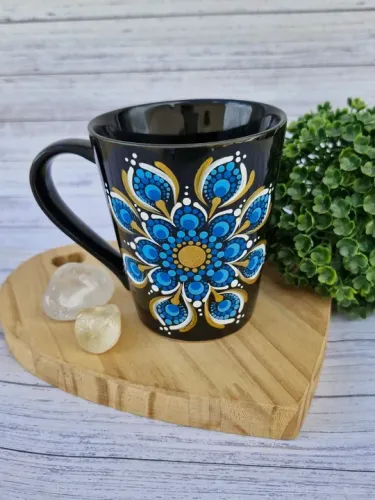 Caneca com mandala feita a mão - 250 ml