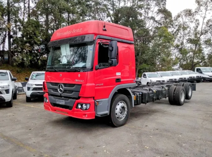 MB Atego 2429 ano 2024, no chassis, com apenas 215 Km, em SP