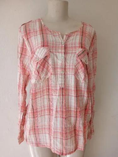 Linda blusa xadrez manda comprida