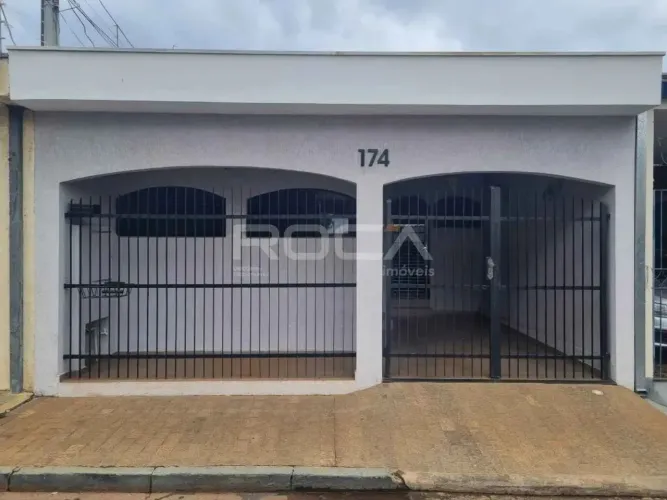 Casa à venda na Vila Brasília, São Carlos - 2 dormitórios, 1 banheiro, garagem e mais!