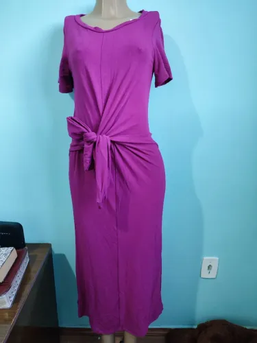 Vestido midi com amarração na cintura 