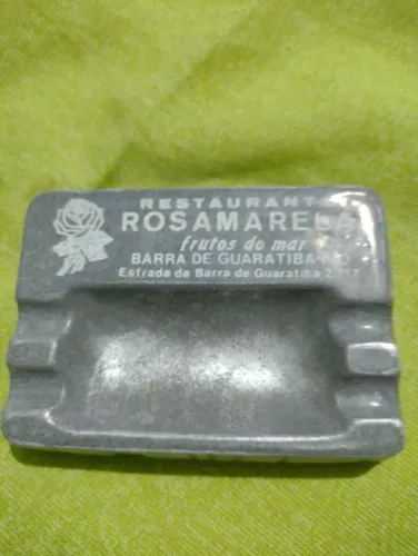 Um cinzeiro antigo