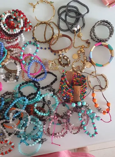 Lote de pulseiras e peças