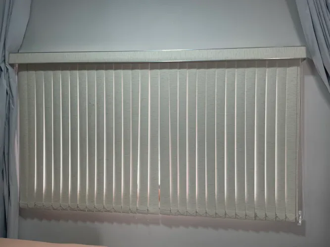 Persiana Vertical de Tecido -234 cm x 131 cm - Em ótimo estado!