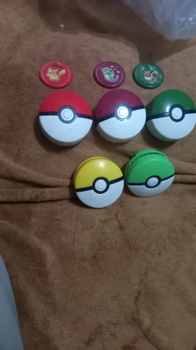 Coleção de 5 Pokébolas e 3 Cards - Pokémon