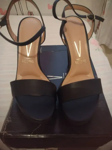 Vendo uma sandália Vizzano, aceito cartão 