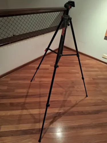 Tripé telescópico para cameras e filmadoras - Vivitar