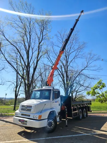 Mercedes Benz L1620 6x2 ano 2008 com Munck TKA 20.700