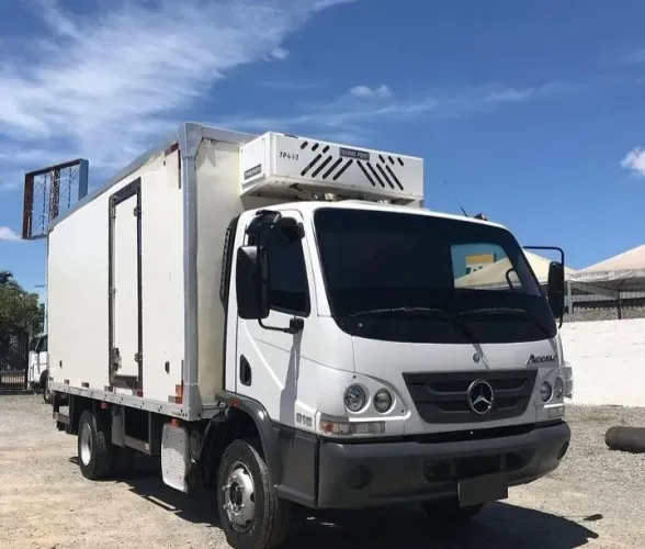 Mb accelo 815 baú refrigerado ano 2016