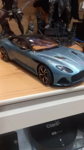  4 Aston martin autoart auto art