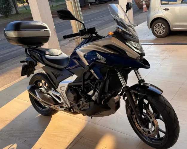 Vendo moto super nova com baixa quilometragem