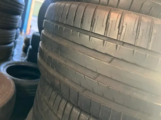 Pneu Michelin 255/40/21 95 % Vida util.