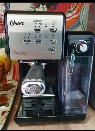 Cafeteira Oster PrimaLatte - Espresso e Cappuccino
