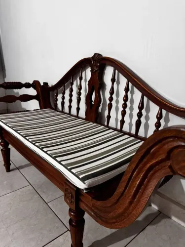 Banco namoradeira de madeira feito a mão