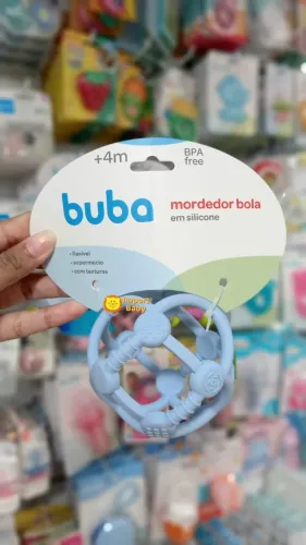 Mordedor bolinha Buba, disponível nas cores rosa e azul