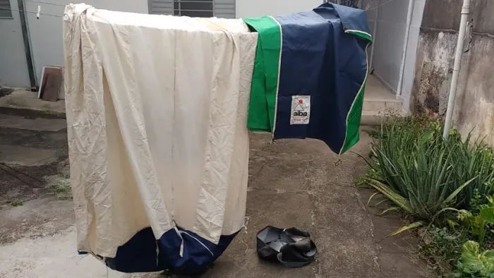 Barraca para acampar, 2 pessoas, muito prática e resistente.