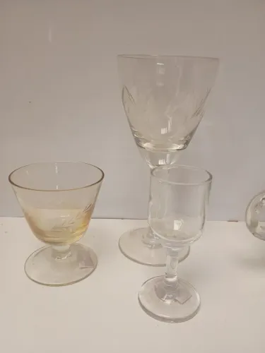 Conjunto de taças e balde de gelo de vidro  todos pelo valor anunciado