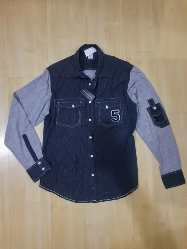 Camisa masculina com detalhes exclusivos