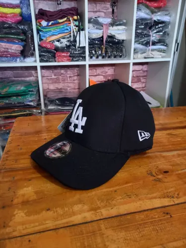 Boné New Era LA Dodgers e outras marcas