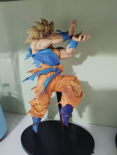 Action Figure Goku Super Sayajin - Colecionável