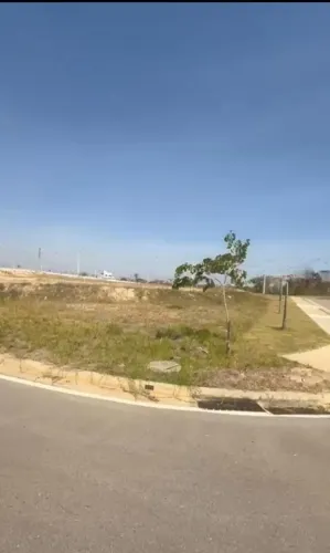 Vende-se terreno de esquina com 216,54m2 No Condomínio Florais Esmeralda em Cuiabá MT