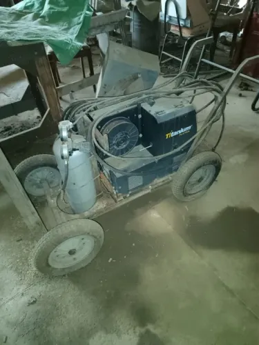 Solda Mig Titanium Platina com carrinho e 2 cilindros CO² e dois carreteis de eletrodo