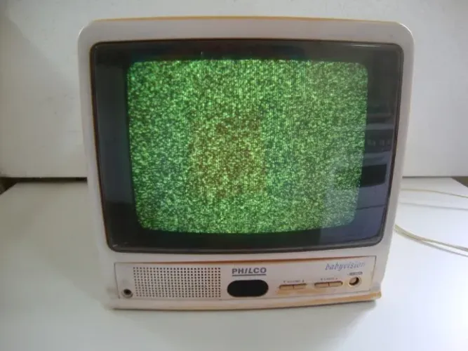 Aparelho de TV antigo Marca Philco Modelo Baby Vision .