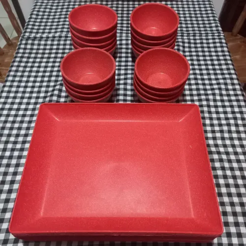 BANDEJAS + TIGELAS PLÁSTICO 