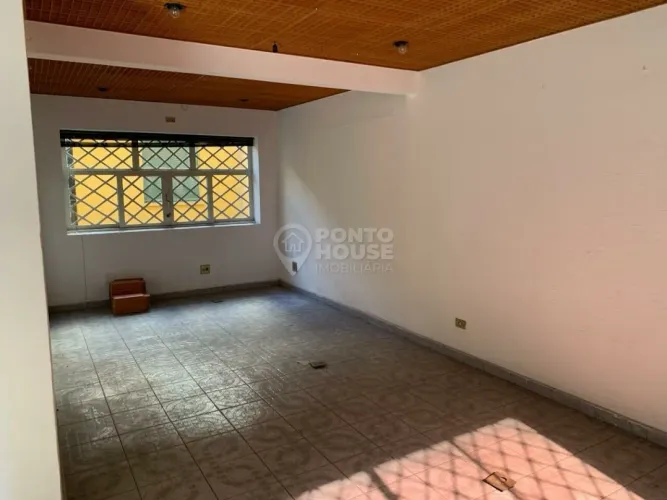 Sobrado à venda ou locação de 144m² com 4 dormitórios, 3 banheiros e 3 vagas