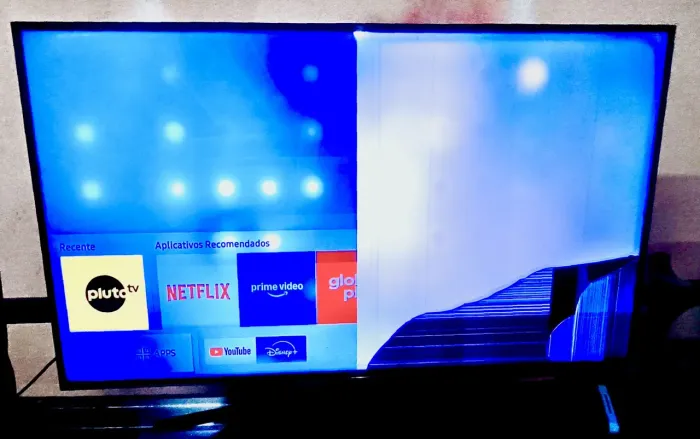 Tv Samsung 50 4k un50mu6100g tela trincada.