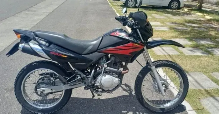Vendo Honda Bros 150 conservada , Motor Sempre Cuidado e PNeus Meia Vida Os Dois.