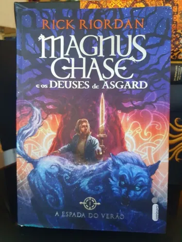 Livro Magnus Chase e os Deuses de Asgard - A Espada do Verão