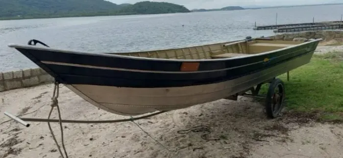 Barco em alumínio reforçado, PetyBrazil 600 Pro, 6 metros e motor de polpa yamaha 15Hp