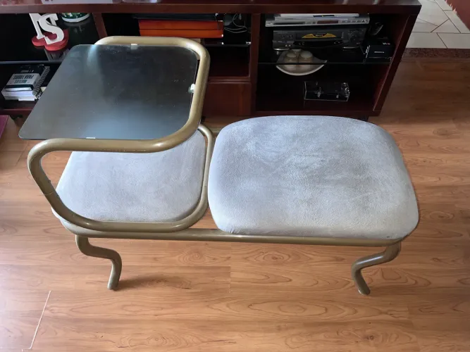 Mesa de telefone retrô 