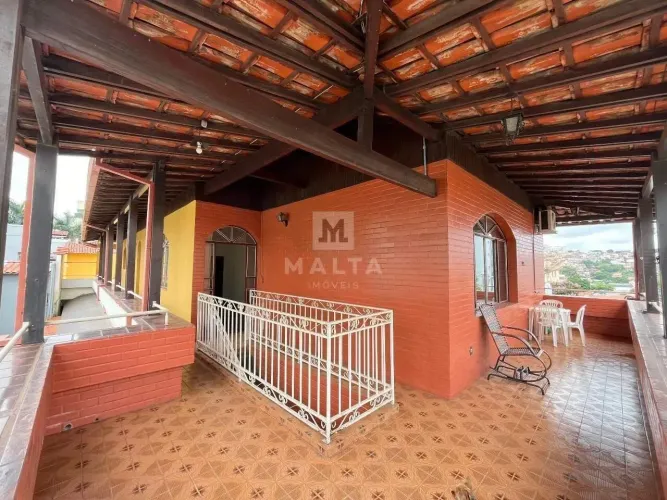 Cobertura com 4 quartos, suíte e 2 vagas à venda no centro do Barreiro/BH!