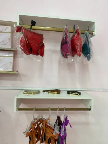 Araras para loja de roupa