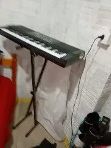 VENDO SUPORTE PARA UM TECLADO ?