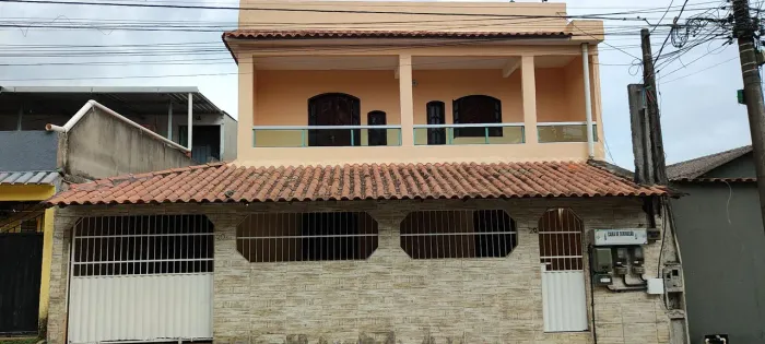 Vendo Casa com 3 Quartos + 2 Kitnets Independentes - Ótimo Investimento!