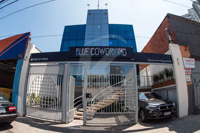 Edifício Comercial com Fachada de Vidro na Ataliba Leonel