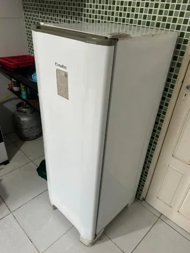 Geladeira Esmaltec ROC 31 Branca - 7 Meses de Uso - Perfeito Estado