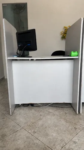 KIT DE MOVEIS PARA ESCRITORIO MESA CALLCENTER ARMARIO CADEIRAS