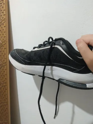 ênis Nike Air Max Preto e Branco Masculino Tamanho 37 - Usado