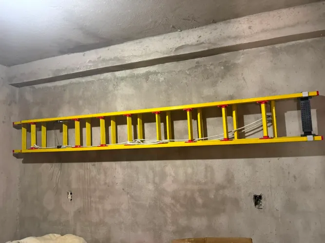 Escada extensiva de fibra (usada apenas 1 vez) - 19 degraus - até 6 metros de altura