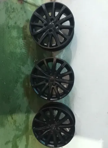 Aro 15... Tenho somente 3 aros...Spin,Cobalt etc... Furacão 4x100