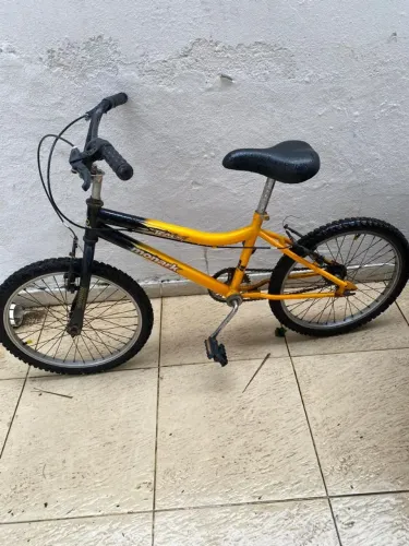 Bicicleta Monark BMX aro 20 Usada